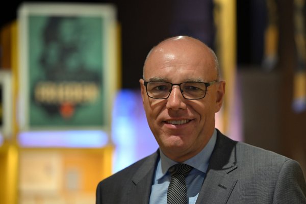 Harald Biermann, Präsident des Hauses der Geschichte in Bonn, hat bestätigt, dass der Bierdeckel, den Günther Jauch im Fernsehstudio fallen ließ, unbeschädigt ist (Archivbild). - © Federico Gambarini/dpa