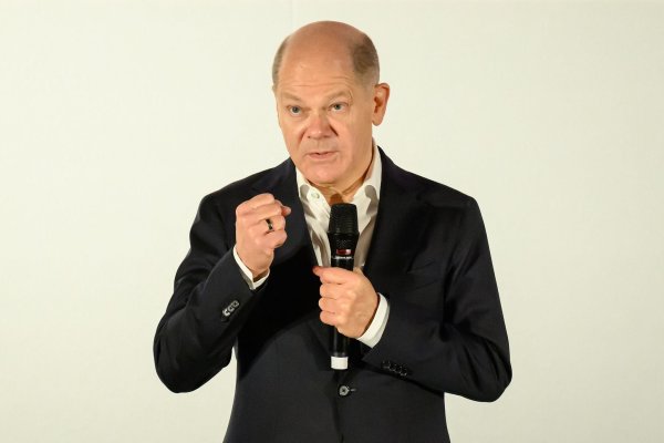 Für Bundeskanzler Olaf Scholz (SPD) ist die Zeit für Debatten über Friedenstruppen in der Ukraine noch nicht reif. - © Swen Pförtner/dpa