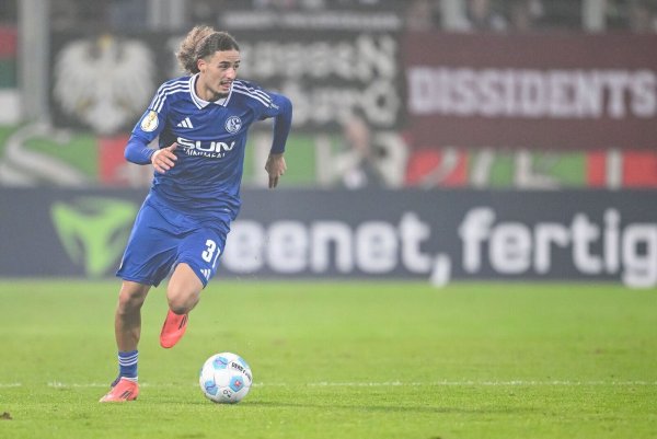 Taylan Bulut verlängert seinen Vertrag beim FC Schalke 04. - © Harry Langer/dpa