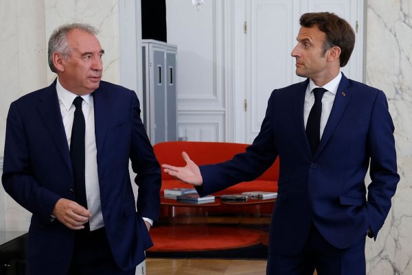 Erst im Dezember hatte Präsident Macron François Bayrou zum Premierminister ernannt - nun steht seine Regierung vor dem Aus. (Archivbild) - © Ludovic Marin/AFP POOL/AP/dpa
