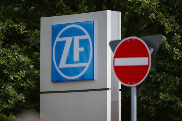 Der Zulieferer ZF Friedrichshafen muss sich neu erfinden. (Archivbild) - © Oliver Dietze/dpa