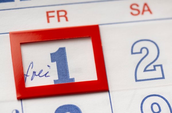 Freitags immer frei - eine kürzere Wochenarbeitszeit wünschen sich viele Arbeitnehmer. (Symbolbild) - © Hendrik Schmidt/dpa