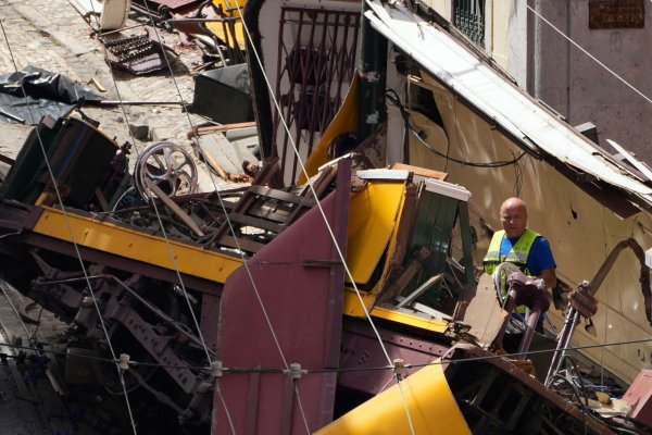 Nach ersten Erkenntnissen des Amtes für die Verhütung und Untersuchung von Flug- und Eisenbahnunfällen (GPIAAF) hat sich das Haltekabel vom Wagen der Standseilbahn gelöst und so das Unglück verursacht. (Archivfoto) - © Armando Franca/AP/dpa