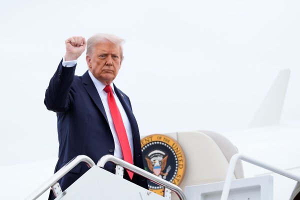 Donald Trump äußert sich zu möglichen weiteren Russland-Sanktionen. - © Manuel Balce Ceneta/AP/dpa