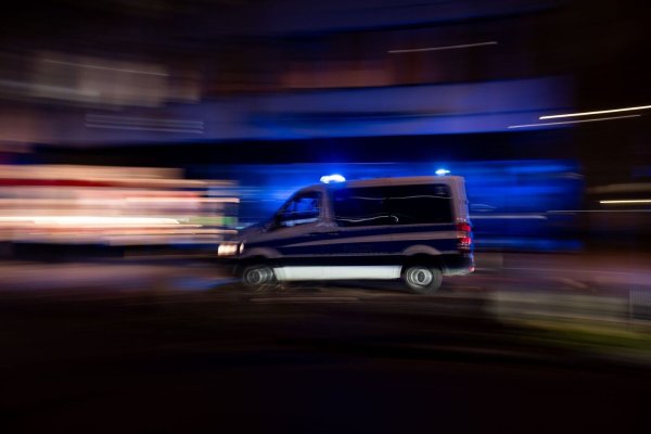 Der junge Mann überlebte die Gewalttat nicht. (Symbolfoto) - © Fabian Strauch/dpa