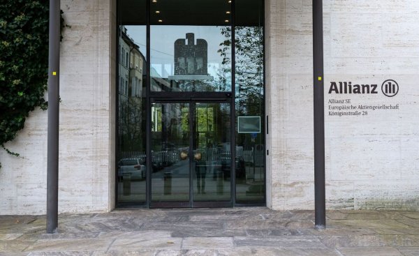 Die Allianz ist größter deutscher Versicherer und auch in der Lebensversicherung Marktführer. - © Sven Hoppe/dpa