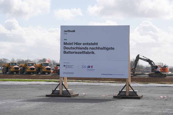 Das schwedische Unternehmen Northvolt, das eine Fabrik bei Heide errichtet, hat ein Sanierungsverfahren nach US-Insolvenzrecht beantragt. (Archivbild) - © Marcus Brandt/dpa