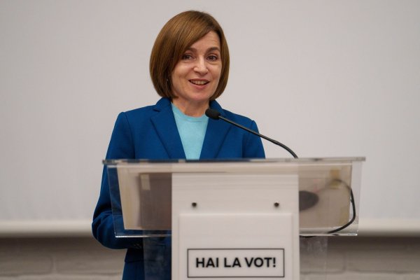 Maia Sandu erhält den Reinhard Mohn Preis 2025. (Archivfoto) - © Vadim Ghirda/AP/dpa