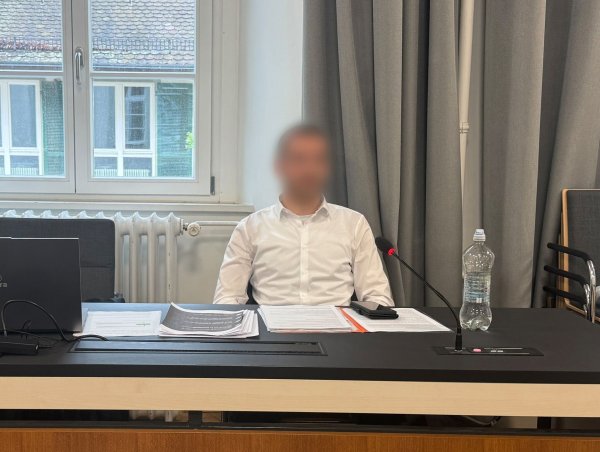 Vor Gericht zeigte sich der Angeklagte geläutert. (Archivbild) - © Aleksandra Bakmaz/dpa