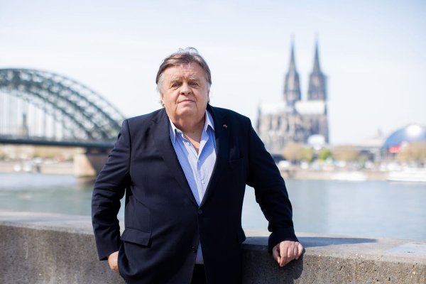 Helmut Thoma im Jahr 2019 in Köln. - © Rolf Vennenbernd/dpa
