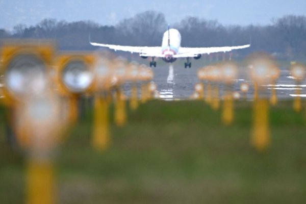 Der neue Winterflugplan ist an den größten NRW-Airports in Kraft getreten. (Archivbild) - © Federico Gambarini/dpa