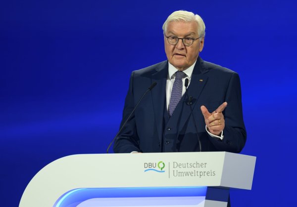 Bundespräsident Steinmeier mahnt, den Klimaschutz nicht zu vergessen. - © Hendrik Schmidt/dpa