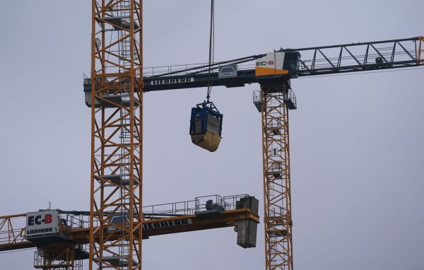 Die steigenden Baukosten bringen viele Immobilienfirmen in Bedrängnis. In Nürnberg haben drei Gesellschaften der Project-Gruppe Insolvenz angemeldet. - © Marcus Brandt/dpa
