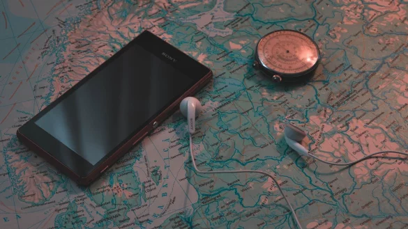 Handys - und damit ihre Nutzer - k&ouml;nnen zum Beispiel per GPS geortet werden. - &copy; Pixabay