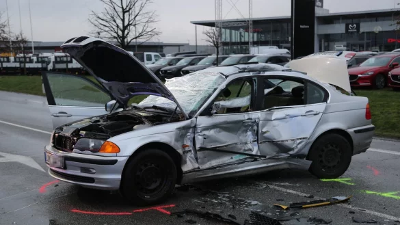 Ein Leopodsh&ouml;her ist bei einem Unfall am Mittwochmorgen schwer verletzt worden. - &copy; Freitag TV