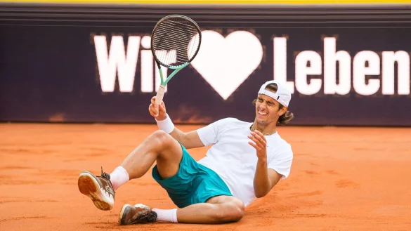 - &copy; Daniel Bockwoldt/dpa