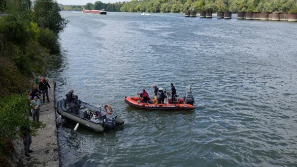 - &copy; Francois Mori/AP/dpa