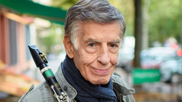 - &copy; Gregor Fischer/dpa