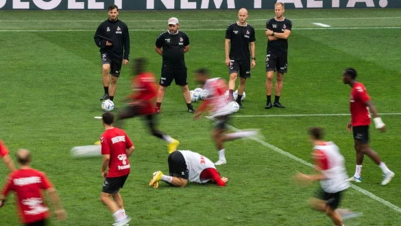 - &copy; Marton Monus/dpa