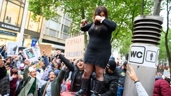 - &copy; Jonas Walzberg/dpa