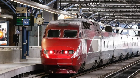 - &copy; Julien Warnand/epa/dpa-tmn