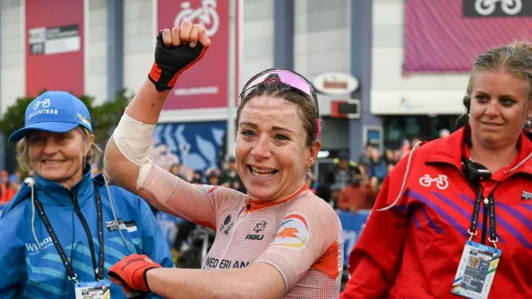 Annemiek van Vleuten siegte bei der WM mit einem gebrochenen Ellenbogen. - &copy; Dirk Waem/BELGA/dpa