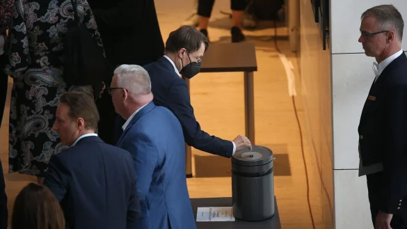 - &copy; Wolfgang Kumm/dpa