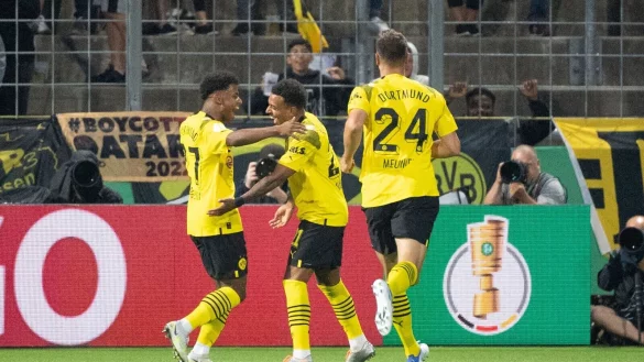 - &copy; Matthias Balk/dpa