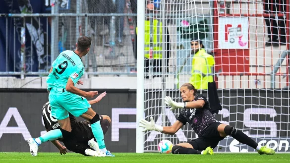 - &copy; Daniel Bockwoldt/dpa