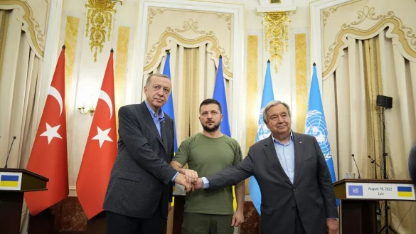 - © Evgeniy Maloletka/AP/dpa