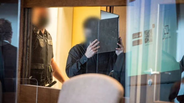 - &copy; Christian Knieps/dpa