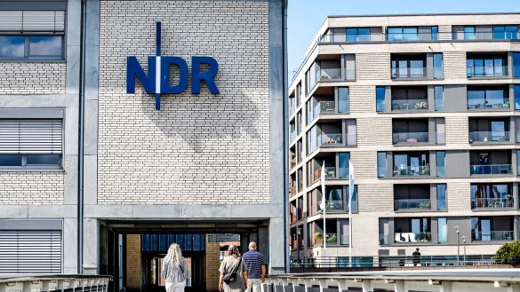 - &copy; Axel Heimken/dpa