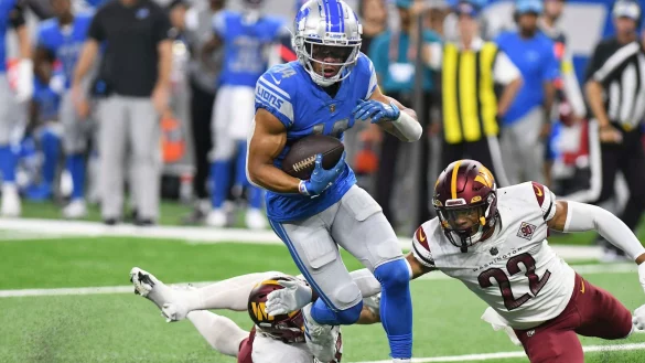 Detroit Lions Wide Receiver Amon-Ra St. Brown (M) fing in den saison&uuml;bergreifend vergangenen sechs Spielen acht Touchdowns. - &copy; Lon Horwedel/FR170538 AP/dpa