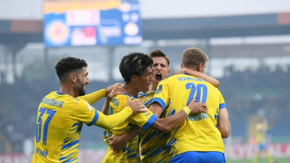 - &copy; Daniel Reinhardt/dpa