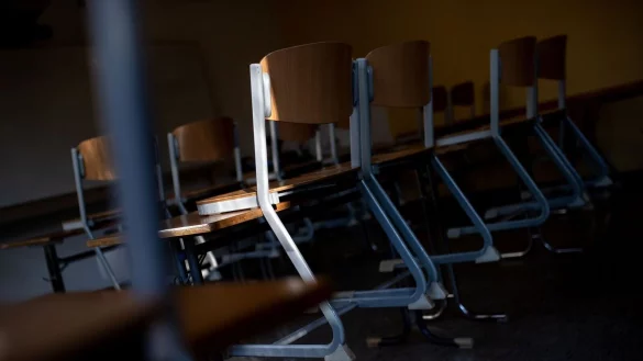 Die Wahl der Schule fürs Kind kann zu Streit zwischen den Eltern führen. - © Sven Hoppe/dpa/dpa-tmn