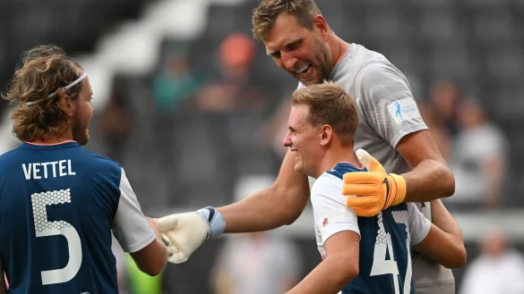 - © Arne Dedert/dpa