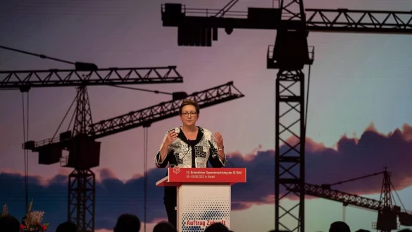 - &copy; Swen Pf&ouml;rtner/dpa