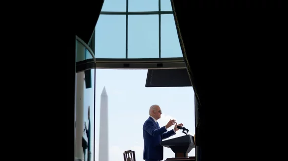 - &copy; Evan Vucci/Pool AP/dpa