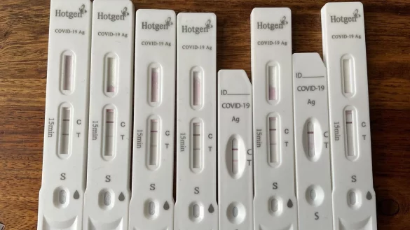 - &copy; Boris Roessler/dpa