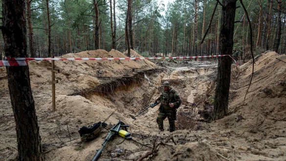 - © Evgeniy Maloletka/AP/dpa