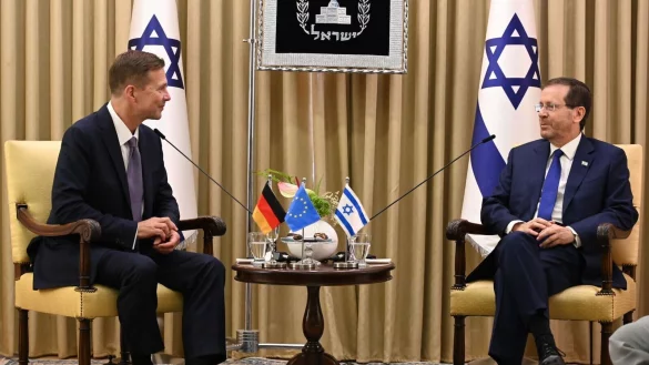 - &copy; Haim Zach/GPO/dpa