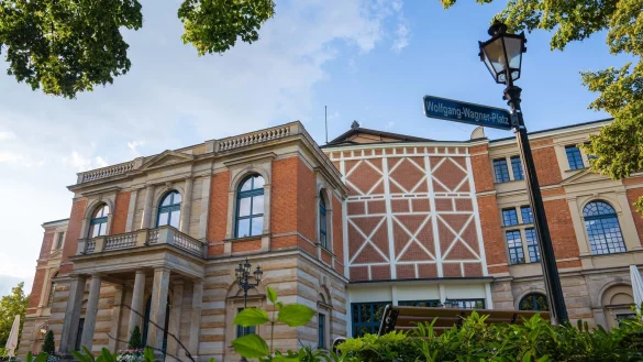 - © Nicolas Armer/dpa