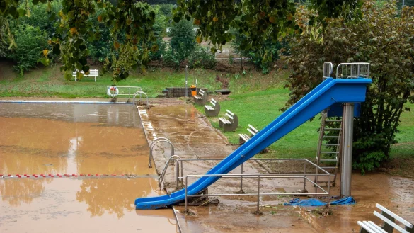 - &copy; Maxim Schaller/Blaulichtreport&Stormchasing/dpa
