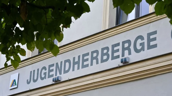 - &copy; Martin Schutt/dpa