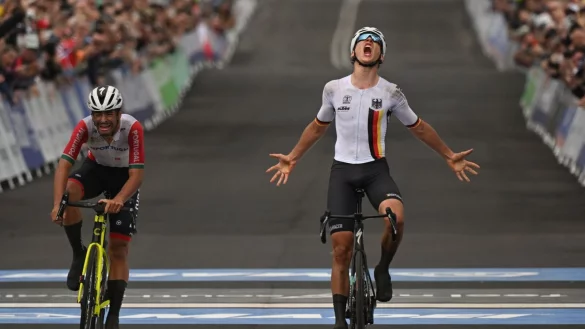 Emil Herzog (r) setzte sich im Schlussspurt gegen Antonio Morgado aus Portugal durch. - © Dean Lewins/AAP/dpa