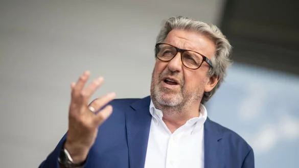 - &copy; Marijan Murat/dpa