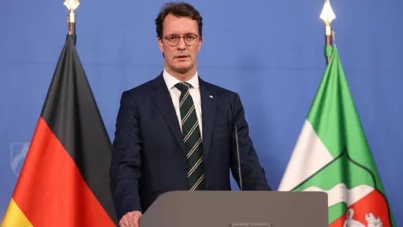 - &copy; David Young/dpa