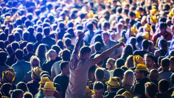 - &copy; Andreas Arnold/dpa