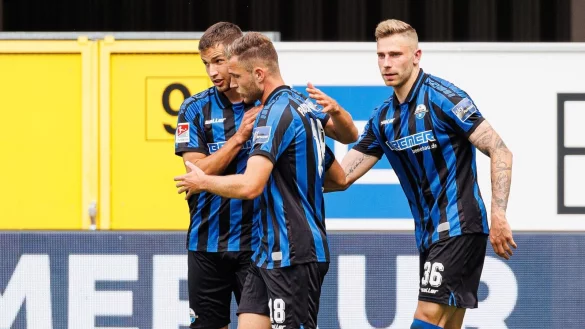 - &copy; Michael Matthey/dpa