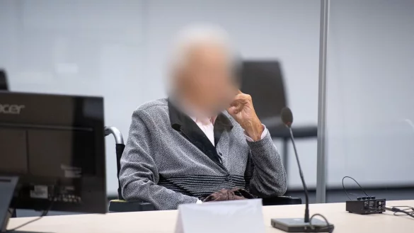 - &copy; Daniel Reinhardt/dpa Pool/dpa